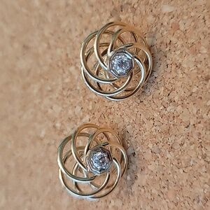 14kt Gold Swirly Earrings with Diamond